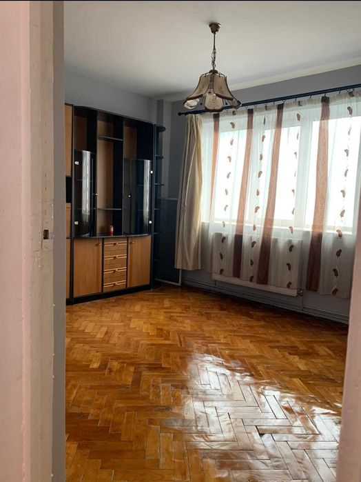 Apartament 3 camere de vânzare, Târgu Jiu, 9 Mai, mobilat, la cheie