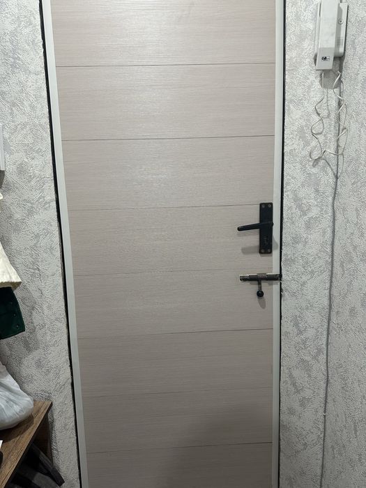 Железный дверь..