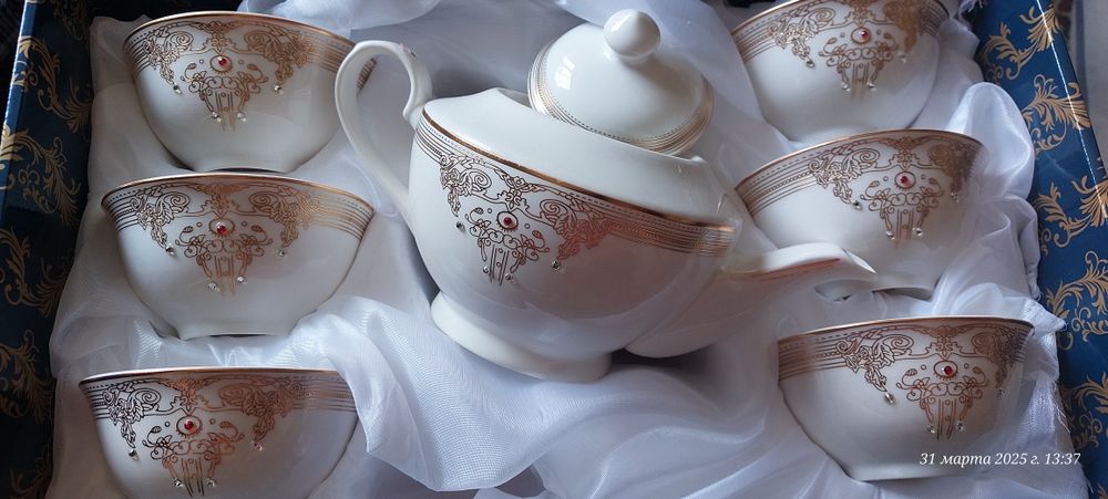 Чайный сервиз со стразами