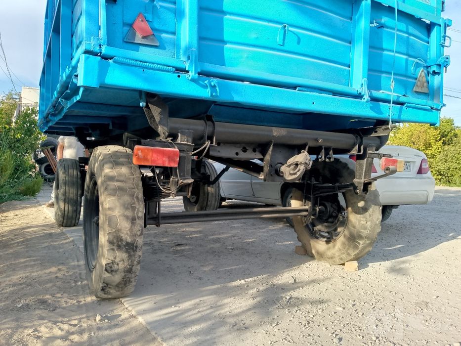Traktor prisep trashka