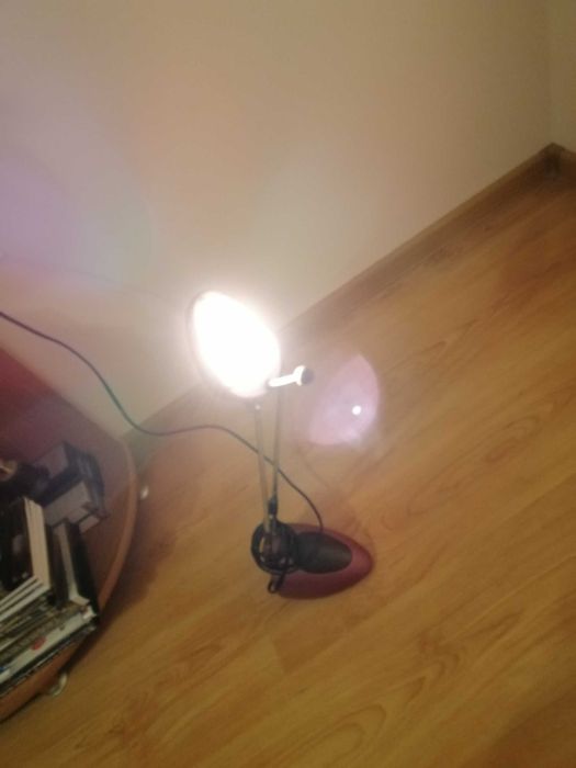 Настолна лампа с удължително рамо и чупеща се глава