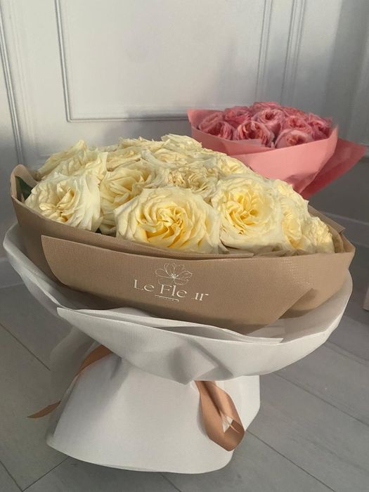 Гүлдер сатылады. Продаются цветы