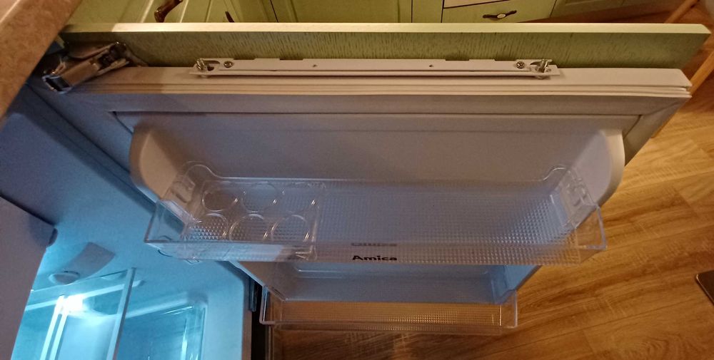 Хладилник Amica за вграждане НОВ НЕИЗПОЛЗВАН  111л, 81.8x59.6x55см