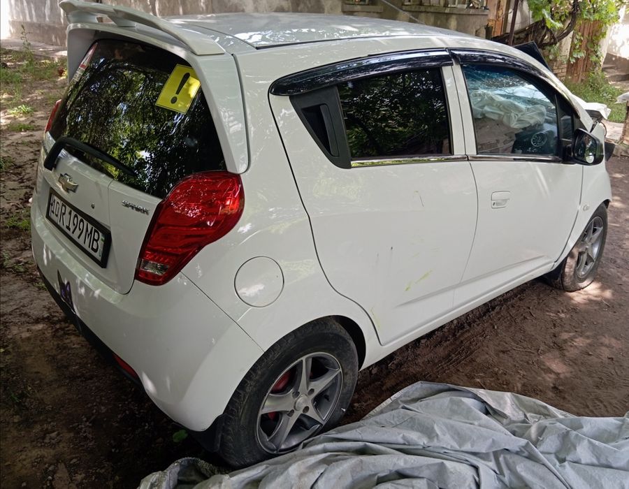 Автомобиль Chevrolet Spark