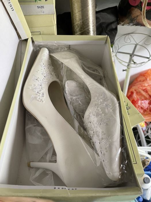 Туфли свадебные и сапожки