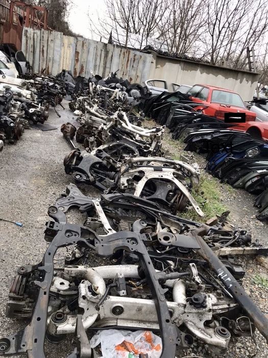 Продавам мостове предни и задни за бмв