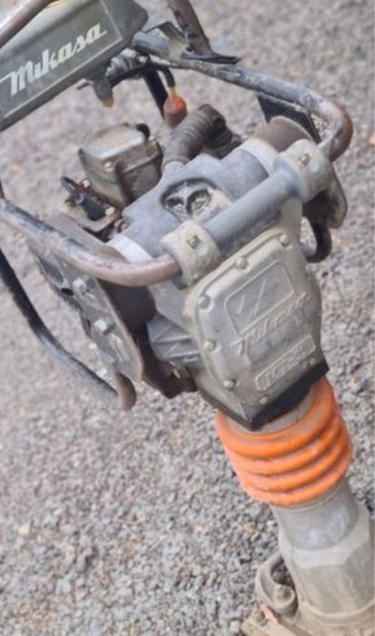 Închiriez utilaje pentru construcții/deszăpezire etc.