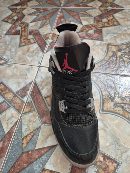 Продам Jordan 4 в нормальном состояние