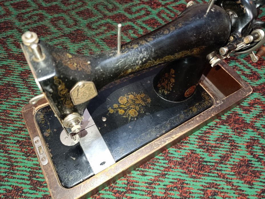 Швейная машина Зингер ручная.