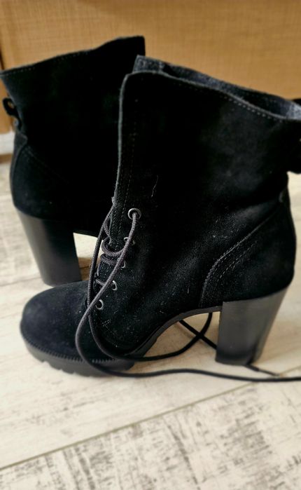 Ghete piele intoarsa