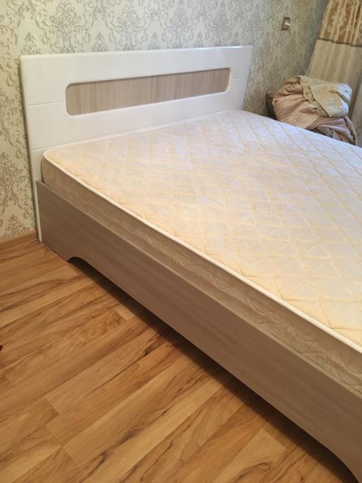 Двухспальная кровать