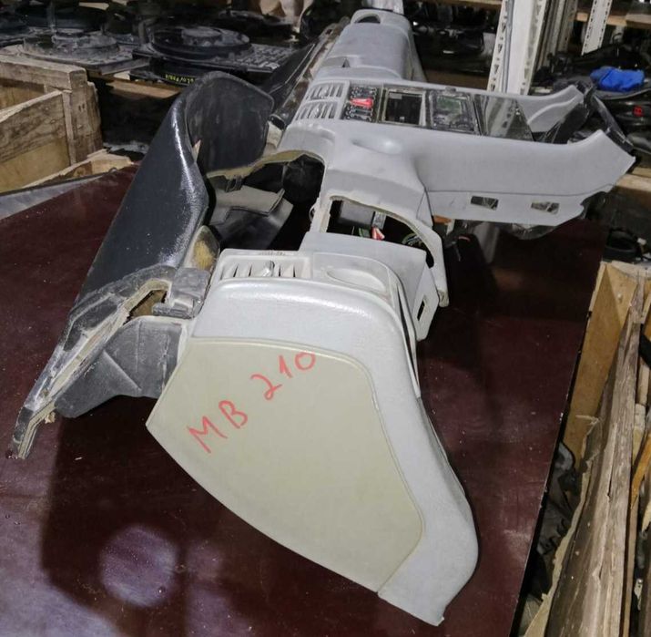 TitanAuto Mercedes E-class W210 торпедо