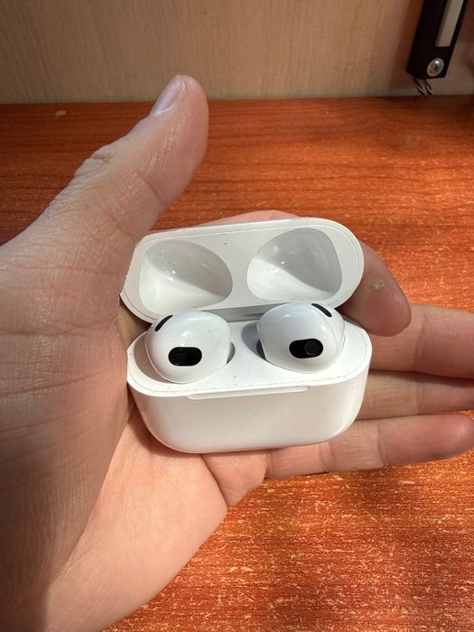 Air Pods 3 lighting