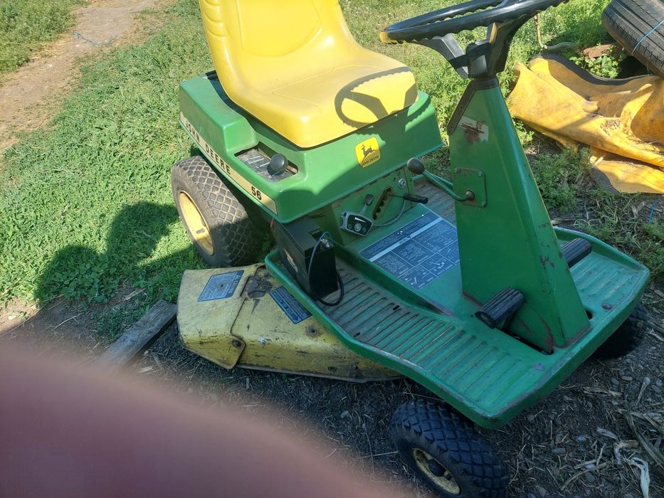 Tractoras de tuns iarba