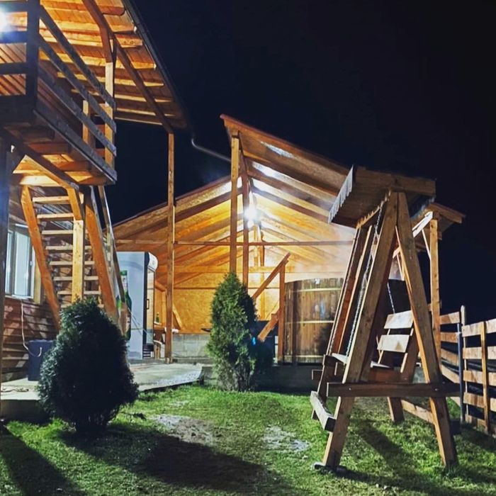 Închiriez cabana cu piscina, ciubar si sauna
