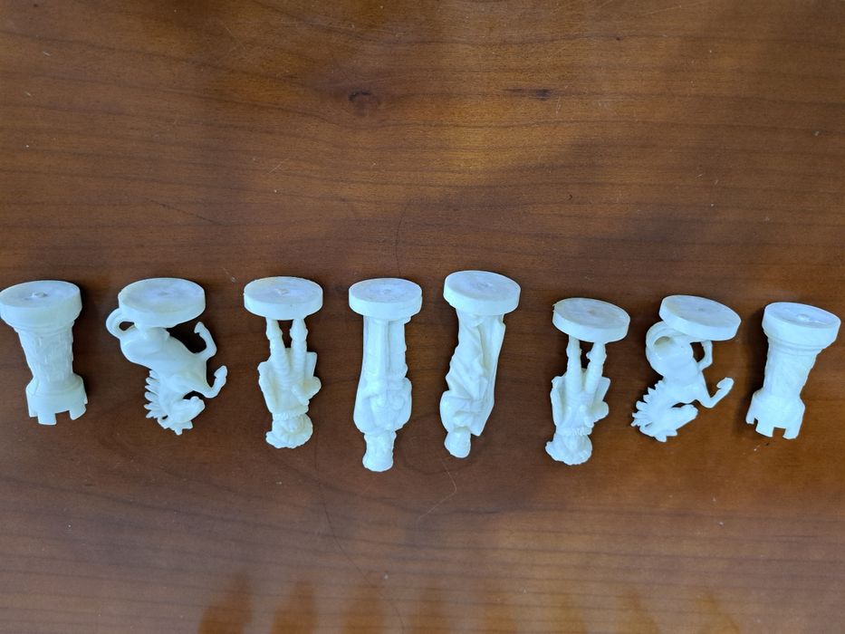 Sah romanesc figurine plastic