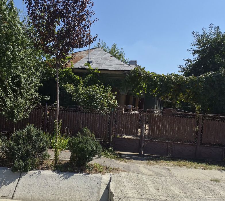 Vând casa în localitatea Potlogi,  județul Dambovita