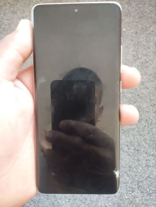 Xiaomi 12 smartfoni sotiladi