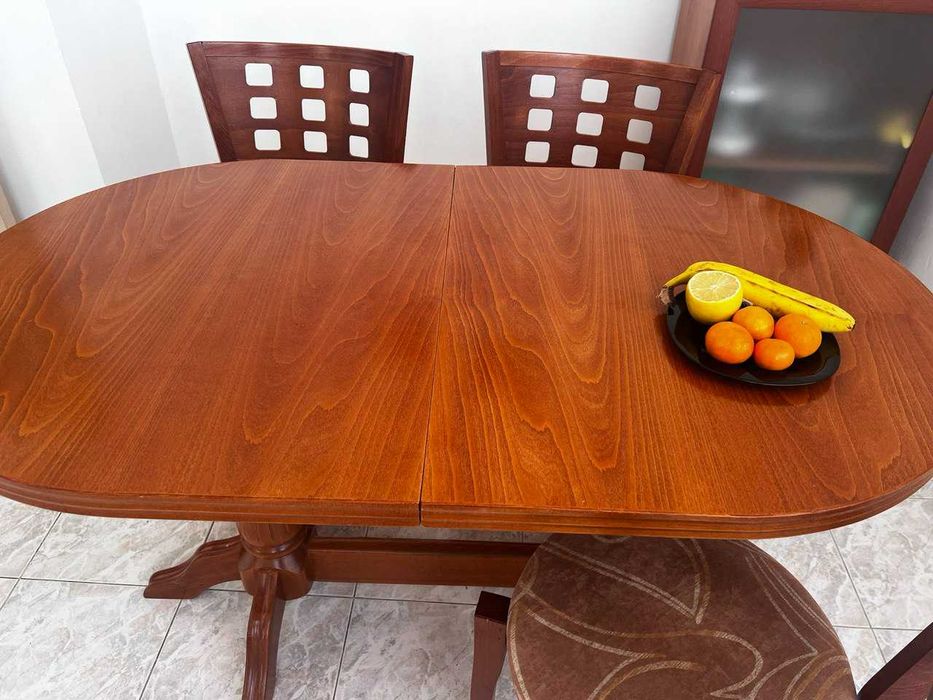 Масивна трапезна маса