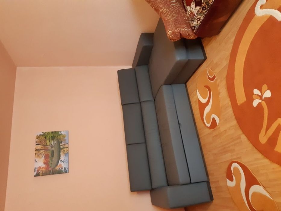 Închiriez ap 2 camere , decomandat