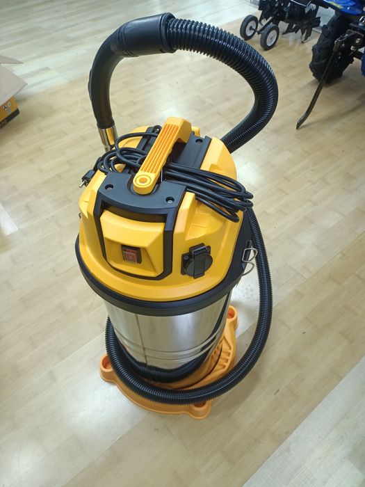 Строительный пылесос. Пылесос. Промышленный пылесос.