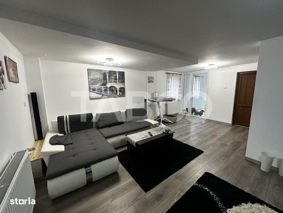 Casa individuala din 2 apartamente de vanzare formata si piscina