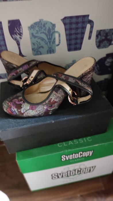 Продам нарядные туфли 38 размера