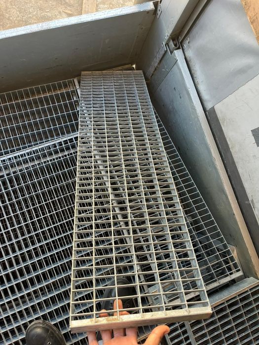 Trepte zincate galvanizate