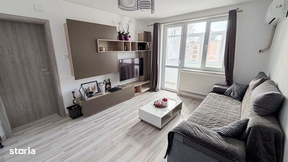 Apartament 3 camere str. Calea Bucuresti, langa scoala nr.10