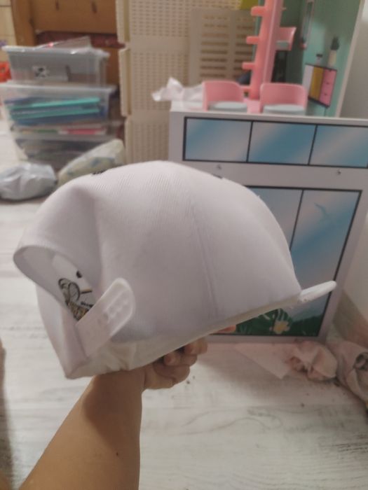 Sapca alba de bombardier