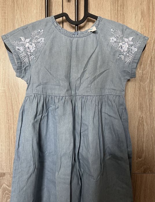 Каждая по 1.000 тенге