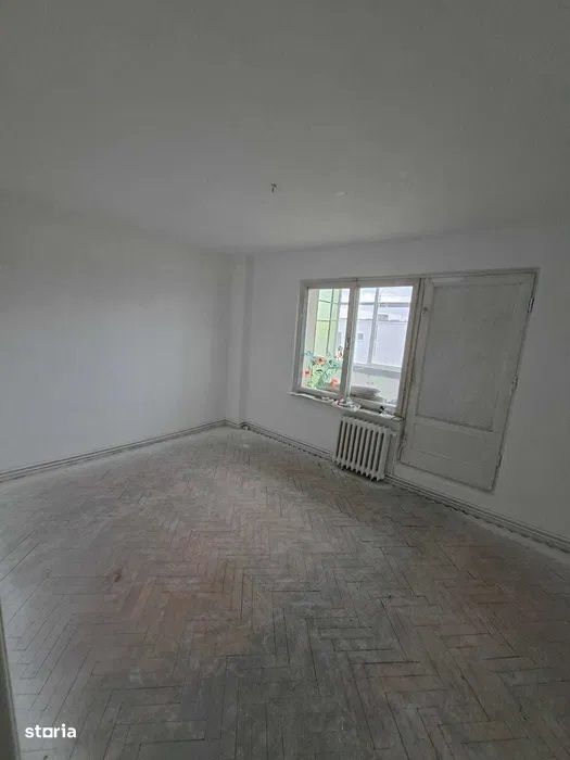 Unirii - Vanzare apartament 3 camere - Str. Decebal — fotografia 1