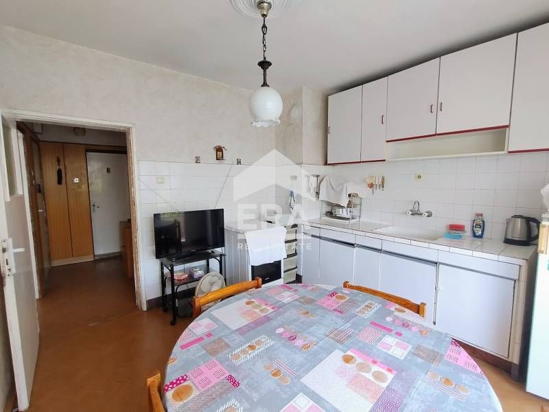 Продава се Тристаен апартамент в Кърджали, Възрожденци - 95 кв.м за 979 €/кв.м - Снимка #4