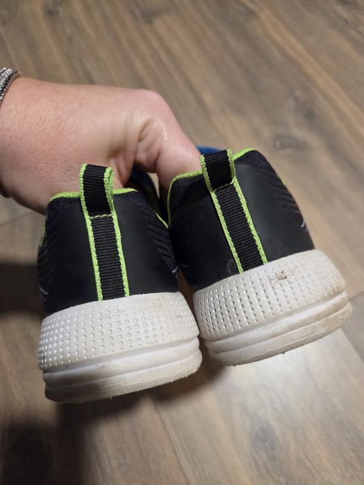 Adidasi Skechers 34 (21.5 cm)
34 (21.5 cm), stare foarte buna

100 lei