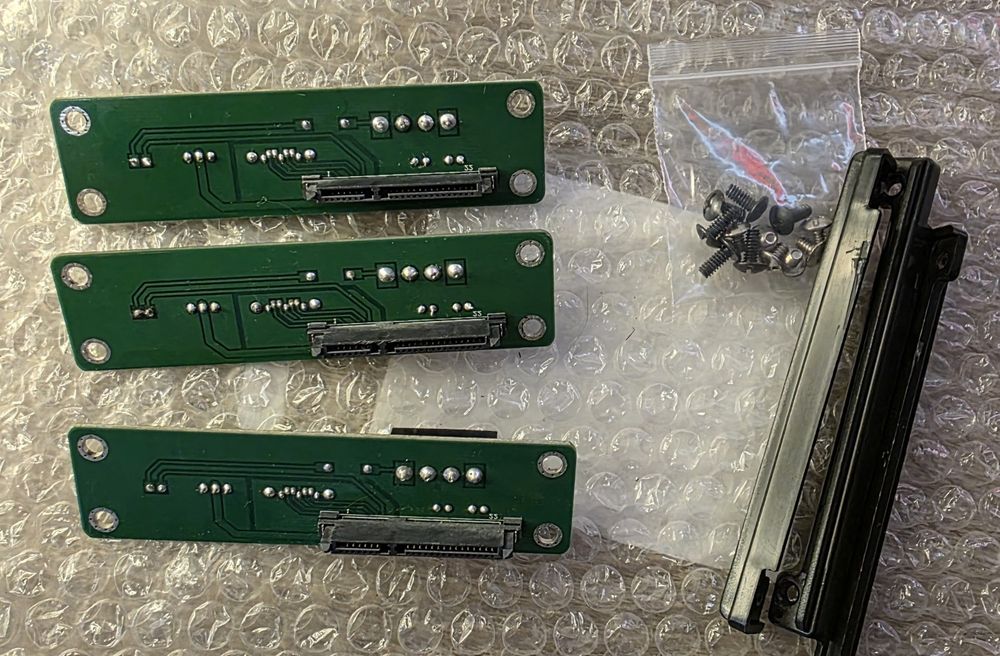 Adaptoare Backboard de la SATA la mufa SSD.