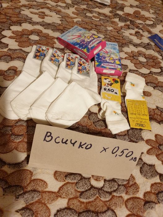 Дрехи,детски потничета и чорапки