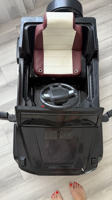 Продам машинку детскую электромобиль