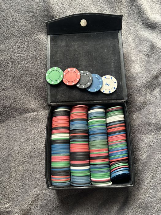 Покер сет - куфарче, допълнителни чипове и карти за покер