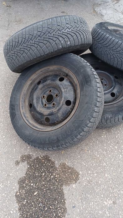 Зимни гуми + метални джанти