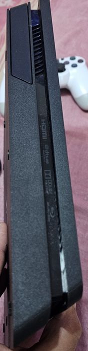 Vând playstation 4  slim  1TB