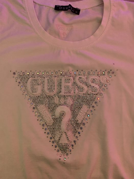 Бяла блуза GUESS с дълъг ръкав и камъни