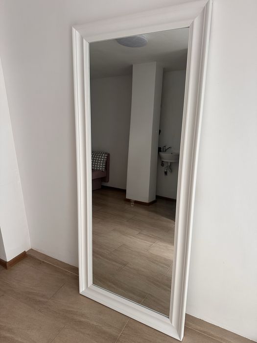 Кушетка, лампа, диван, маса, килим, огледало