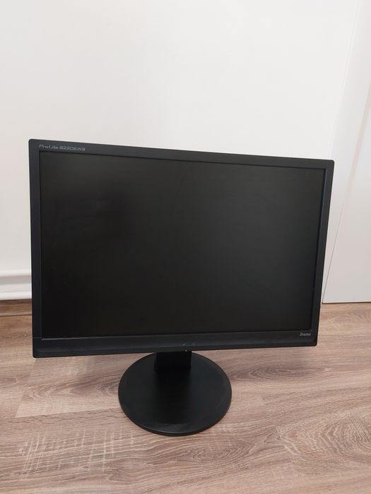 Monitor IIyama ajustabil, orizontala/verticala.