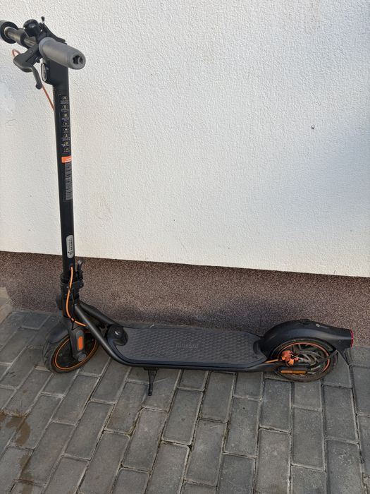 Tritineta Ninebot F40E, in stare foarte buna