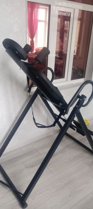 Trinajor grija uchun umurtqani cho'zgani.