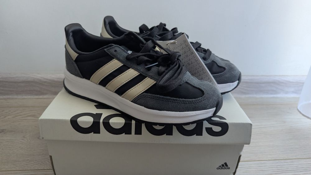 Adidas dama piele intoarsa marime 38