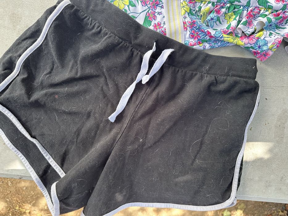 2 купальника и шорты на 14 лет