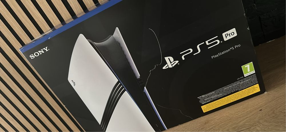 PS5 PRO 2TB + 2 controllere - garantie decembrie 2027