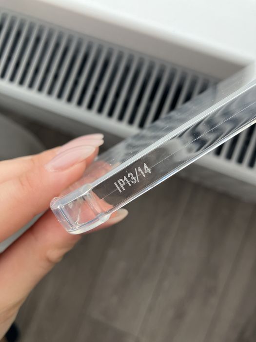 Чехол на iPhone 13