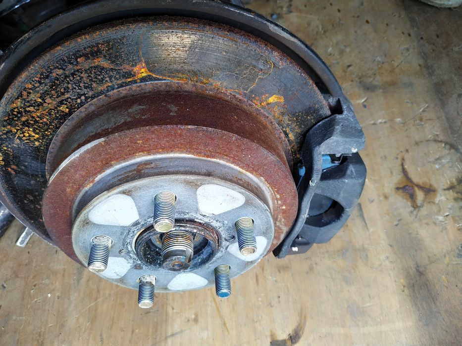 Задняя ступица на субару.